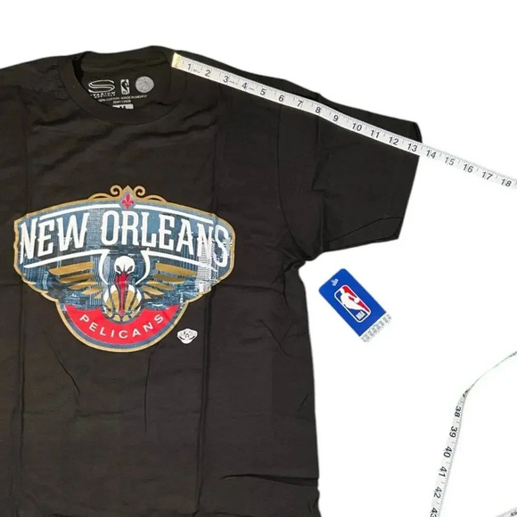 NBA New Orleans Pelicans Stadium Essentials T-Shirt Black Size Medium NWT - Picture 10 of 10